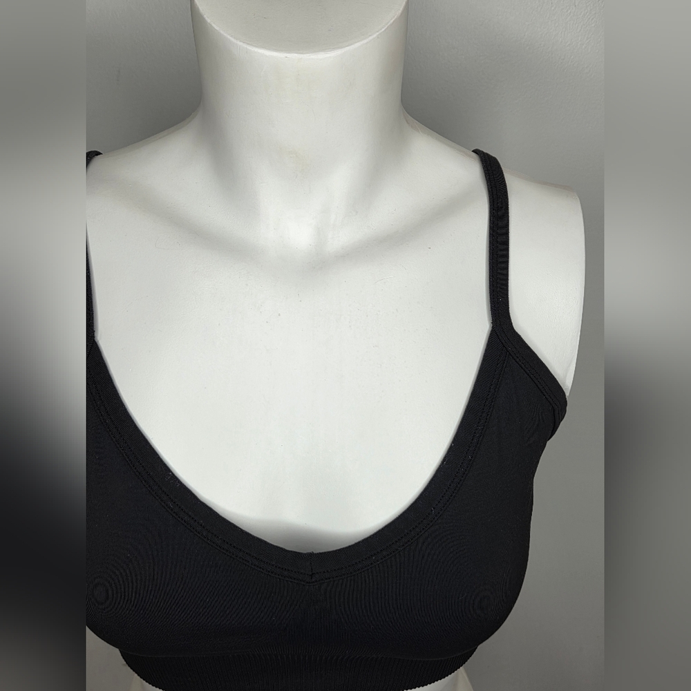 Lululemon Athletica Size 6 Classic Black Women's Crop Top - Picture 4 of 8